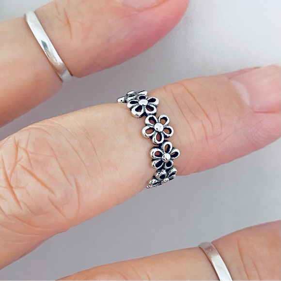 Sterling Silver Eternity Plumeria Toe Ring, Flower Rings, Hawaii Lei Jewelry - Picture 3 of 12